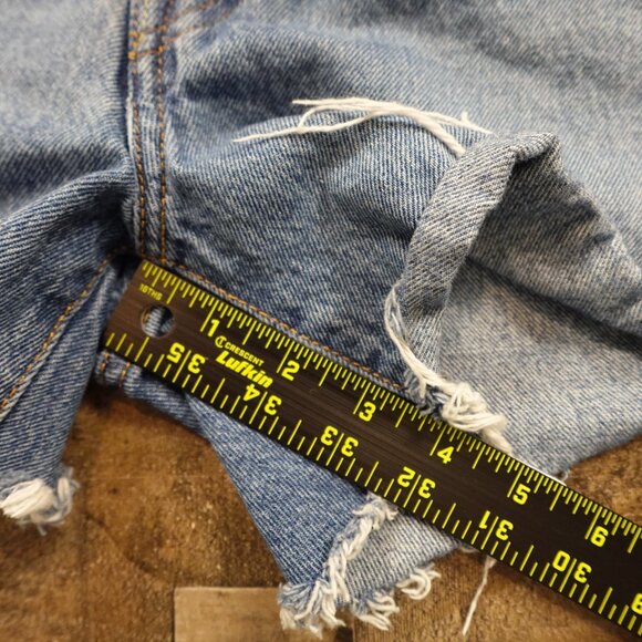 Levi’s 501 Premium Cutoff Denim Shorts Women’s W32 Medium Wash Raw Hem - Picture 5 of 13